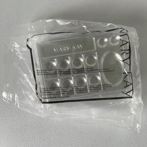 Mary Kay Clear Disposable Sing Use Makeup Palette Plastic Tray Samples Lot of 25